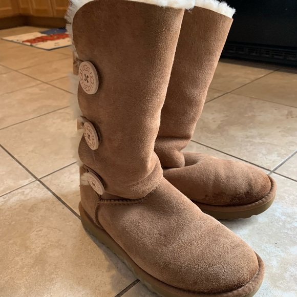 Classic Tall 3-Buttons UGG Boots - Picture 9 of 9